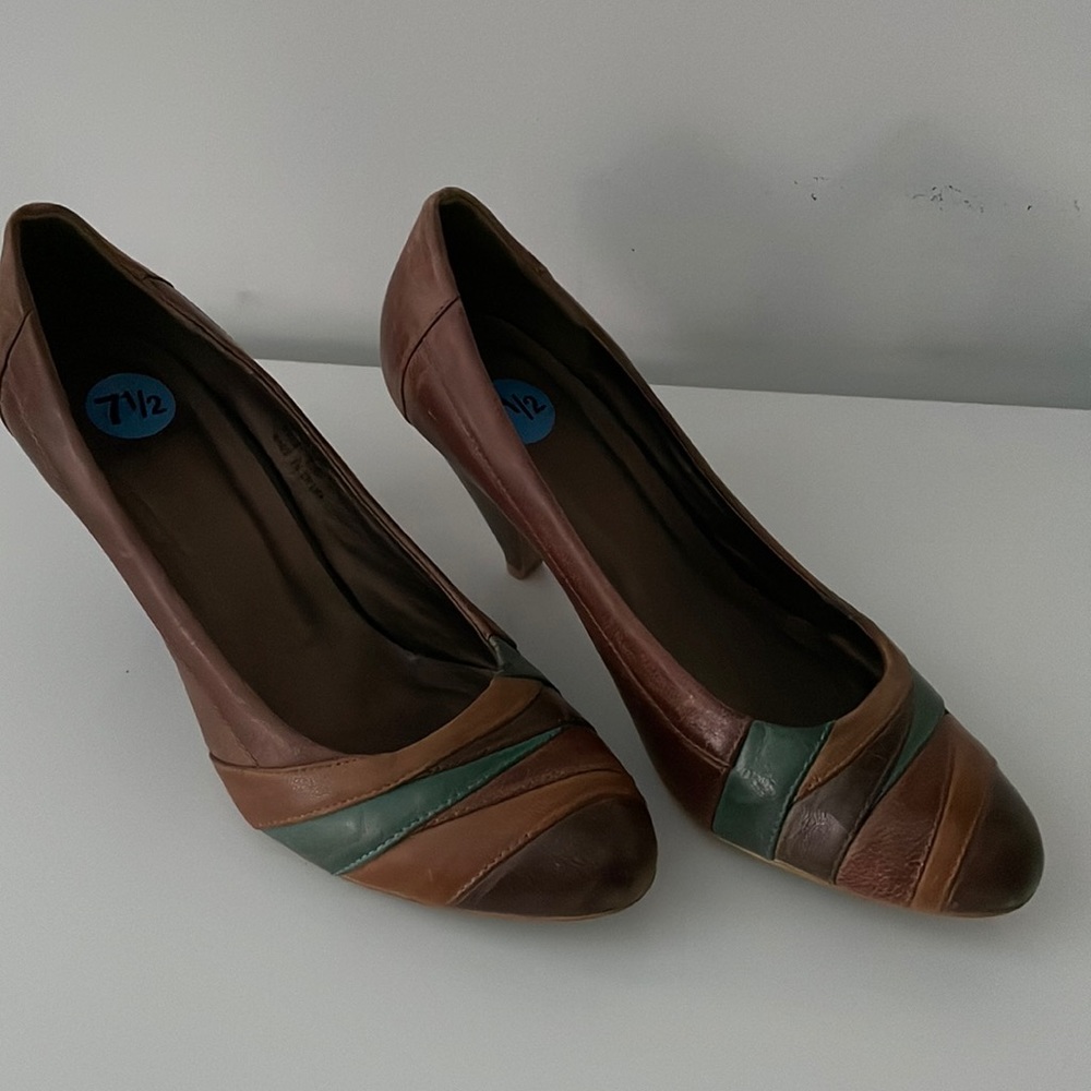 VINTAGE BROWN GREEN DARK TAN STACKED WOOD HEELS